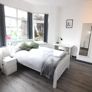 Newly Refurbished Studio, Great Location 8 Nottingham